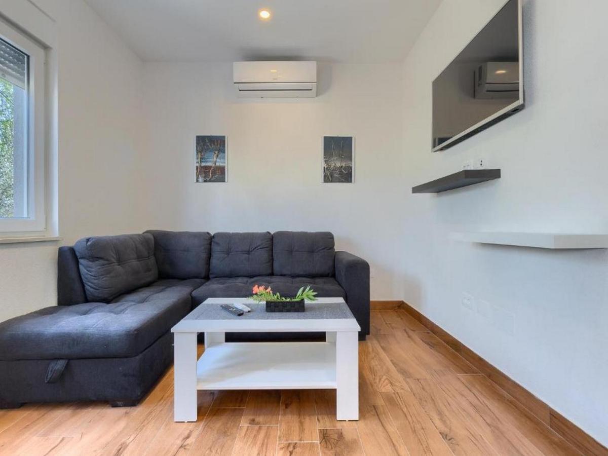 Holiday House Chill Out Loborika Marcana Ngoại thất bức ảnh