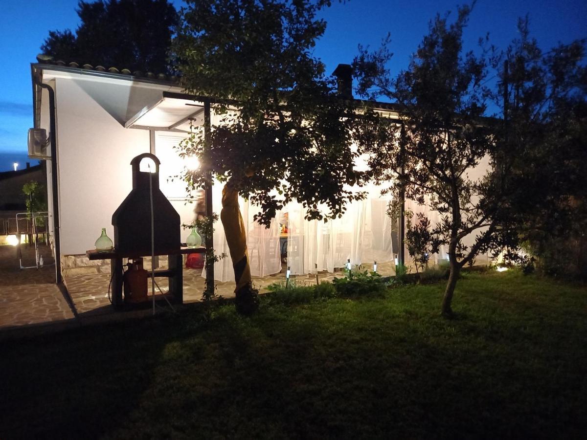 Holiday House Chill Out Loborika Marcana Ngoại thất bức ảnh